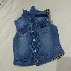 Sleeveless denim jacket